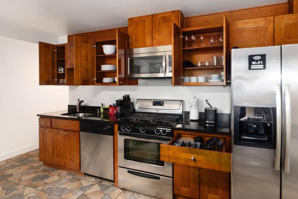 Upscale 2Br Apartment With Patio واشنطن المظهر الخارجي الصورة