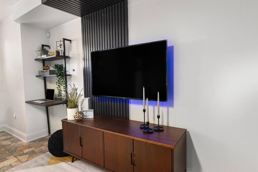 Upscale 2Br Apartment With Patio واشنطن المظهر الخارجي الصورة