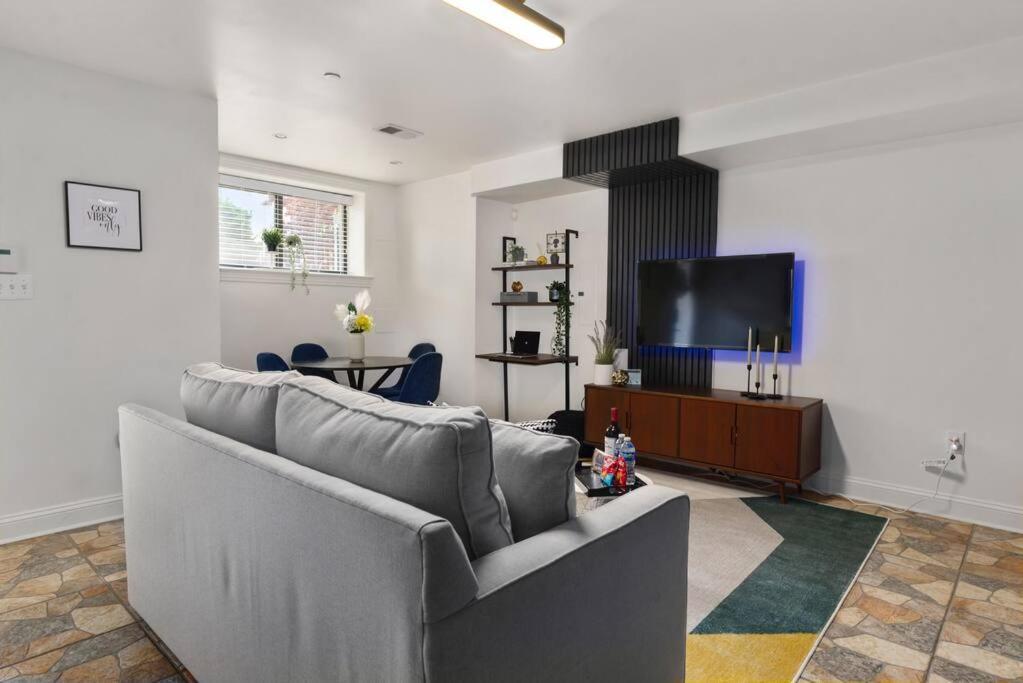 Upscale 2Br Apartment With Patio واشنطن المظهر الخارجي الصورة
