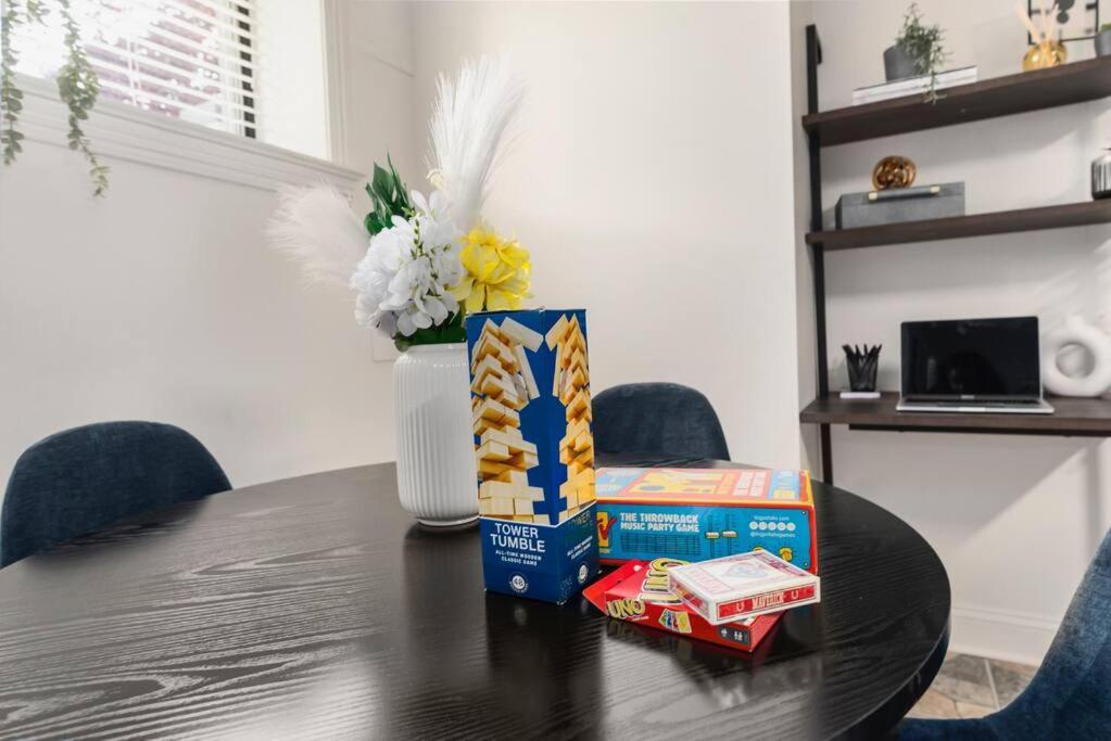Upscale 2Br Apartment With Patio واشنطن المظهر الخارجي الصورة
